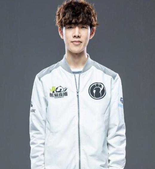 资讯《绝地求生》主机玩家如何得到圣诞帽？主机圣诞帽获取方法分享