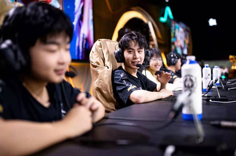 率先进入决赛！JDG赛后更博：比分3：0，只有我能征服我！